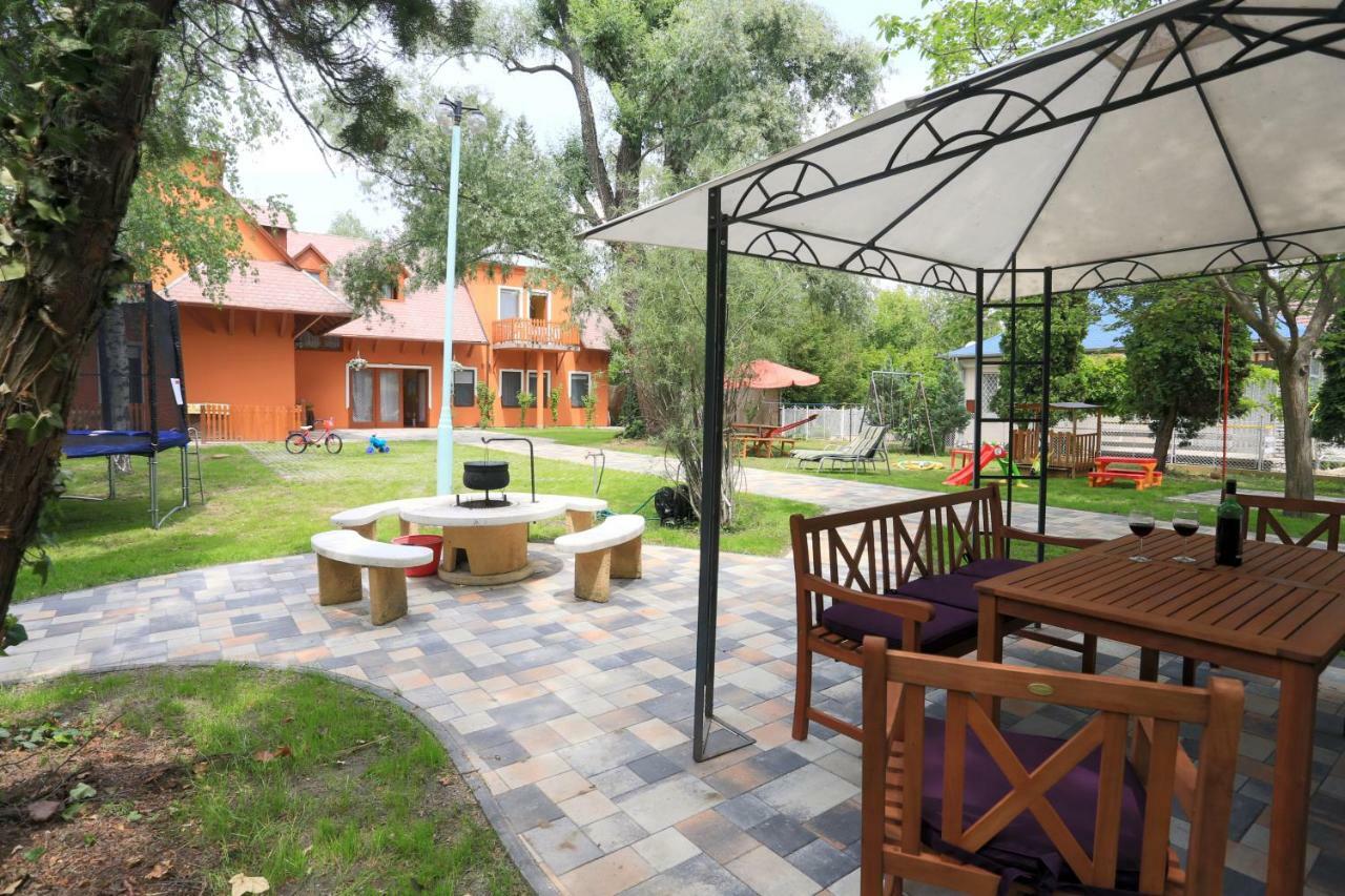 Holiday House Siofok Ngoại thất bức ảnh